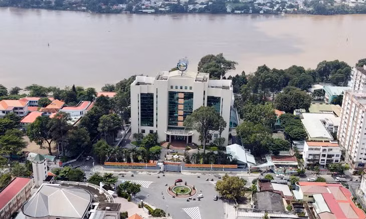 Trụ sở UBND tỉnh Đồng Nai nằm trên đường Nguyễn Văn Trị, TP. Biên Hoà