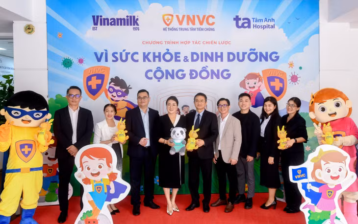 Hợp tác chiến lược kết hợp dinh dưỡng và chăm sóc y tế được Vinamilk, VNVC và Tâm Anh kì vọng sẽ mang đến nhiều lợi ích cho cộng đồng. Ảnh: Vi Nam