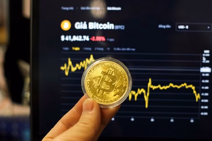 Một đồng xu biểu tượng Bitcoin