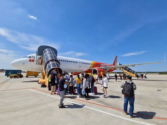 Hành khách đi lại trong dịp Tết Dương lịch 2022 tại sân bay Tân Sơn Nhất Hành khách đi lại trong dịp Tết Dương lịch 2022 tại sân bay Tân Sơn Nhất