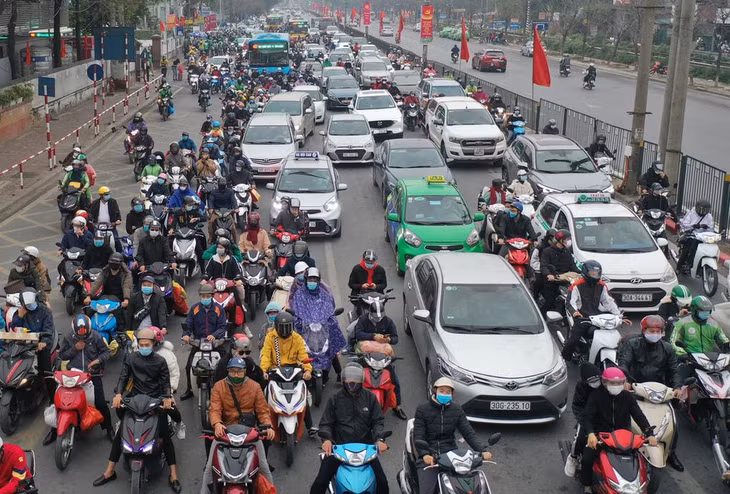 Người dân trở lại Hà Nội sau Tết tại cửa ngõ phía Nam