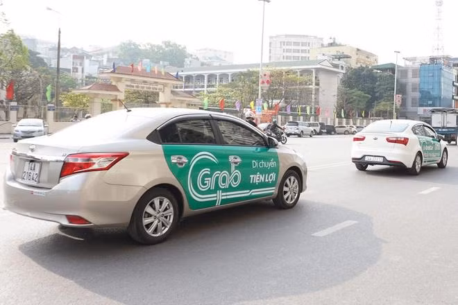 Các ứng dụng gọi xe công nghệ đồng loạt thu thêm phụ phí Tết để hỗ trợ tài xế, mức thu phổ biến 10.000 - 15.000 đồng