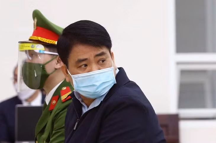 Ông Nguyễn Đức Chung tại phiên xử sơ thẩm vụ án mua chế phẩm Redoxy-3C Ông Nguyễn Đức Chung tại phiên xử sơ thẩm vụ án mua chế phẩm Redoxy-3C