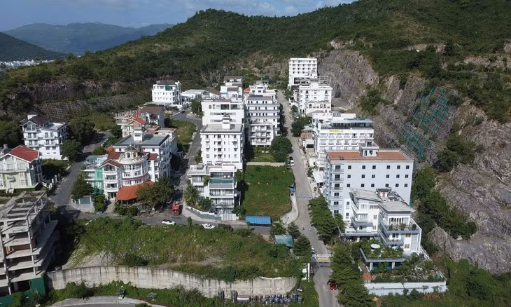 Những biệt thự xây sai phép phải tháo dỡ