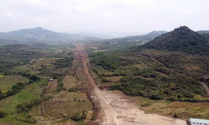 Một đoạn cao tốc Chí Thạnh - Vân Phong