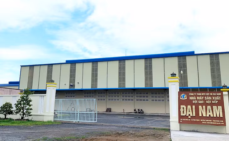 Bên ngoài nhà máy sản xuất của Công ty Bột mì Đại Nam