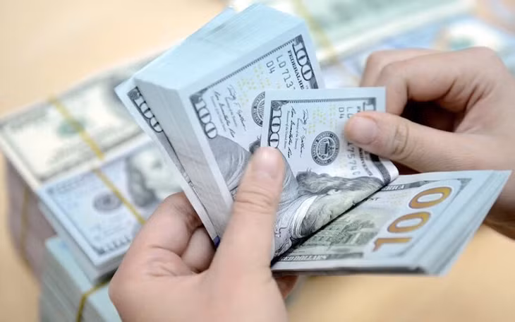 Giá USD ngân hàng tăng cao