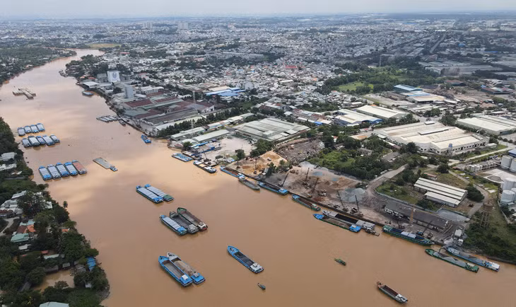 Khu công nghiệp Biên Hòa 1 nằm bên sông Cái, nhánh phụ của sông Đồng Nai chảy qua TP. Biên Hòa, tỉnh Đồng Nai