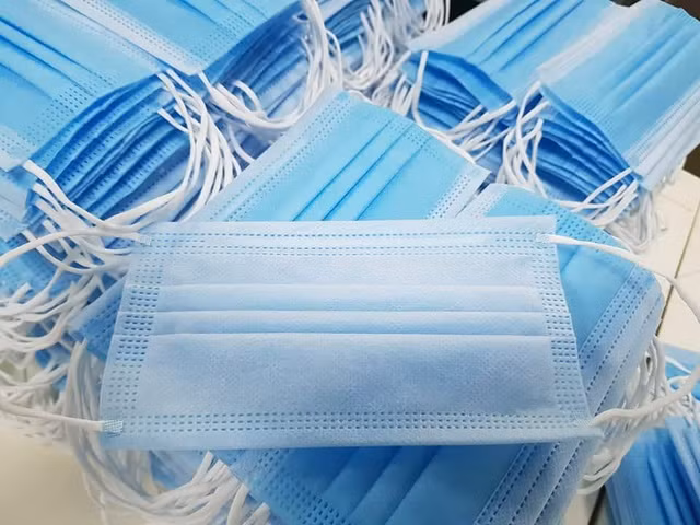 Khẩu trang đang bình ổn giá