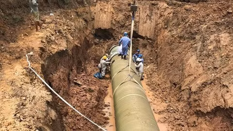 Đường ống dẫn nước sạch sông Đà tiếp tục gặp sự cố. Ảnh minh họa.