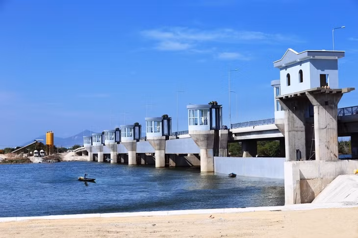 Đập hạ mưu sông Dinh hoàn thành sau ba năm thi công