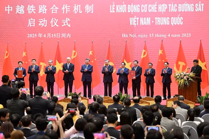 Lãnh đạo Đảng, Nhà nước Việt Nam và Tổng Bí thư, Chủ tịch nước Trung Quốc Tập Cận Bình tham dự lễ khởi động cơ chế hợp tác đường sắt Việt Nam - Trung Quốc