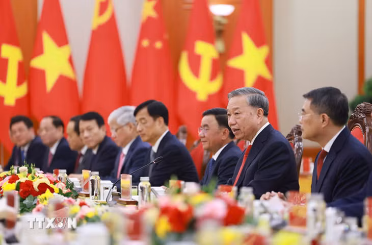 Tổng Bí thư Tô Lâm và Đoàn cấp cao Việt Nam tại cuộc hội đàm với Tổng Bí thư, Chủ tịch nước Trung Quốc Tập Cận Bình. Ảnh: TTXVN