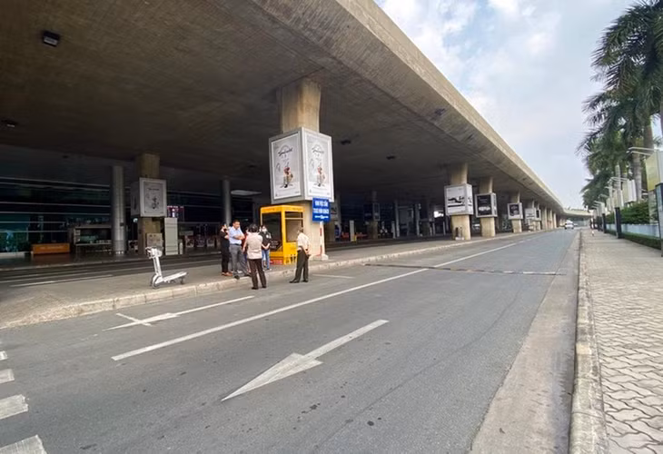 Làn B ga đến quốc tế sân bay Tân Sơn Nhất
