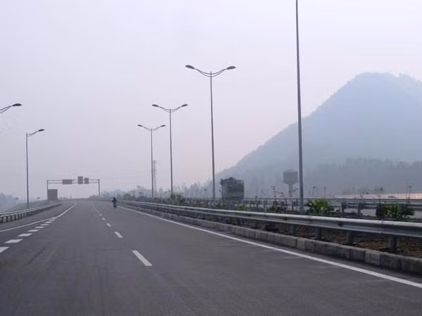 Một đoạn tuyến cao tốc Nội Bài - Lào Cai