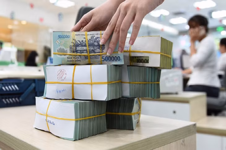 Lãi suất liên ngân hàng tăng mạnh, lên 6,45%