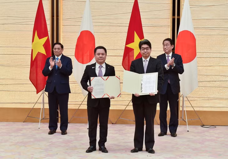 Hai Thủ tướng chứng kiến các bộ, ngành, cơ quan, doanh nghiệp 2 nước ký kết, trao đổi 11 văn kiện hợp tác. Ảnh: VGP