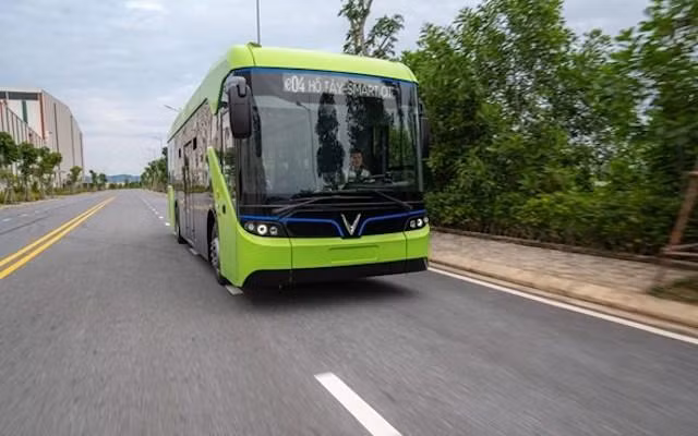 Xe buýt điện tại Hà Nội được đánh giá là khá hiện đại, tiện ích. Xe buýt điện tại Hà Nội được đánh giá là khá hiện đại, tiện ích.