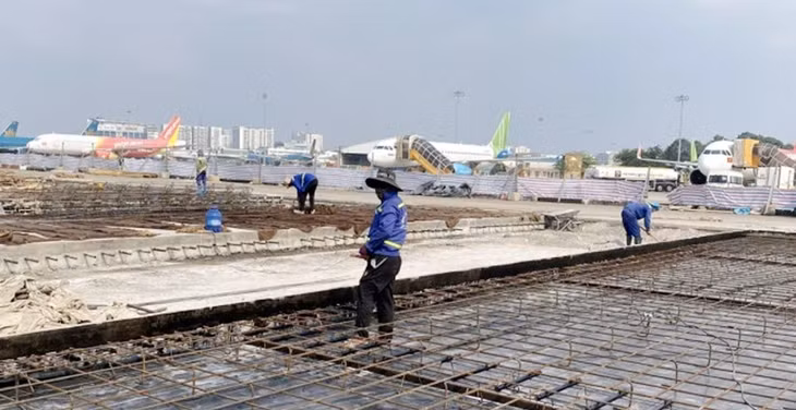 Kết cấu lớp bê tông xi măng lưới thép siêu chịu tải của đường lăn, đường thoát nhanh tại Cảng HKQT Tân Sơn Nhất Kết cấu lớp bê tông xi măng lưới thép siêu chịu tải của đường lăn, đường thoát nhanh tại Cảng HKQT Tân Sơn Nhất