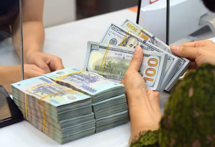 Giá USD ngân hàng lần đầu lên 26.000 đồng