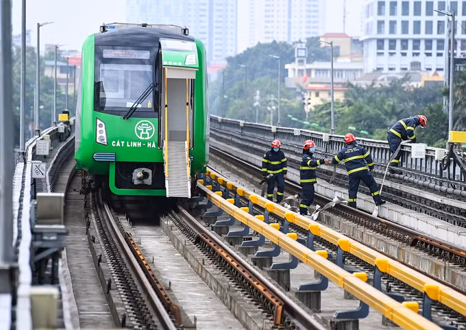 Diễn tập cứu nạn trên tuyến đường sắt Cát Linh - Hà Đông Diễn tập cứu nạn trên tuyến đường sắt Cát Linh - Hà Đông