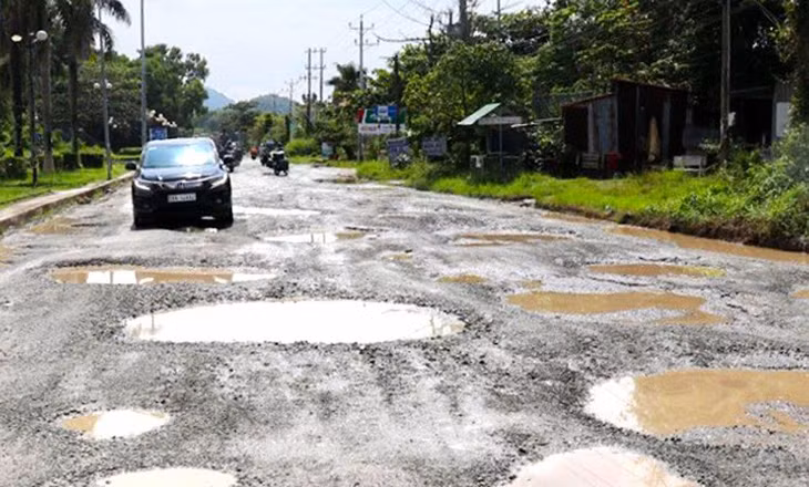 Quốc lộ 80 hư hỏng nặng Quốc lộ 80 hư hỏng nặng
