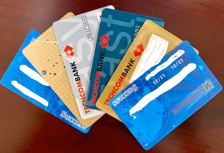 Nhận lương hưu, trợ cấp BHXH và BHTN qua tài khoản thẻ ATM mang lại nhiều tiện ích