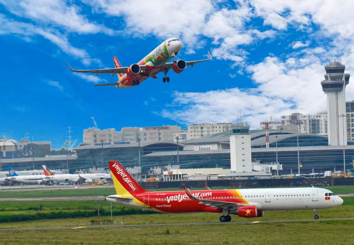 Các hãng hàng không đã tăng chuyến bay và hỗ trợ chính sách đổi vé hoặc hoàn vé bay cho khách đi, đến Đà Nẵng. Ảnh minh họa
