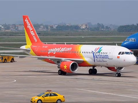 Đại sứ quán Việt Nam tại Singapore và hãng Hàng không VietJet đã phối hợp đưa hơn 240 công dân Việt Nam từ Singapore về nước