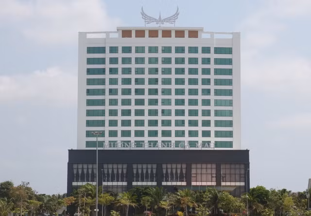 Theo kết luận của Thanh tra Chính phủ, Tổ hợp Trung tâm thương mại, khách sạn 5 sao Mường Thanh Cà Mau có nhiều vi phạm