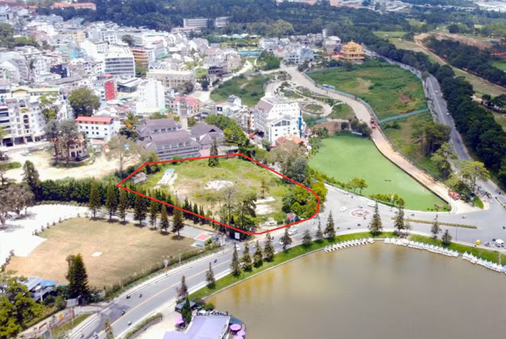 Khu đất số 11 Trần Quốc Toản (trong ô màu đỏ) tại trung tâm TP. Đà Lạt mà Công ty Mount A đề xuất xây khách sạn 5 sao
