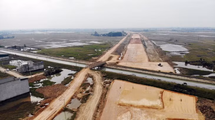 Thi công cao tốc Bắc Nam, đoạn Mai Sơn - Quốc lộ 45 (Thanh Hóa).