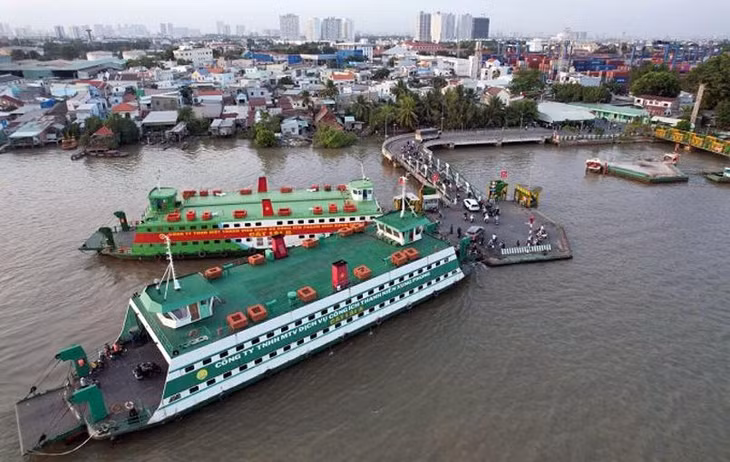 Hiện, người dân từ TP. Thủ Đức qua huyện Long Thành phải đi phà Cát Lái.