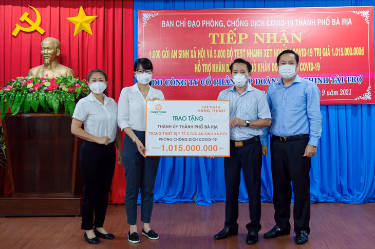 Đại diện Tập đoàn Hưng Thịnh trao tặng trang thiết bị y tế và gói an sinh hơn 1 tỷ đồng cho Thành ủy TP.Bà Rịa, tỉnh Bà Rịa – Vũng Tàu Đại diện Tập đoàn Hưng Thịnh trao tặng trang thiết bị y tế và gói an sinh hơn 1 tỷ đồng cho Thành ủy TP.Bà Rịa, tỉnh Bà Rịa – Vũng Tàu