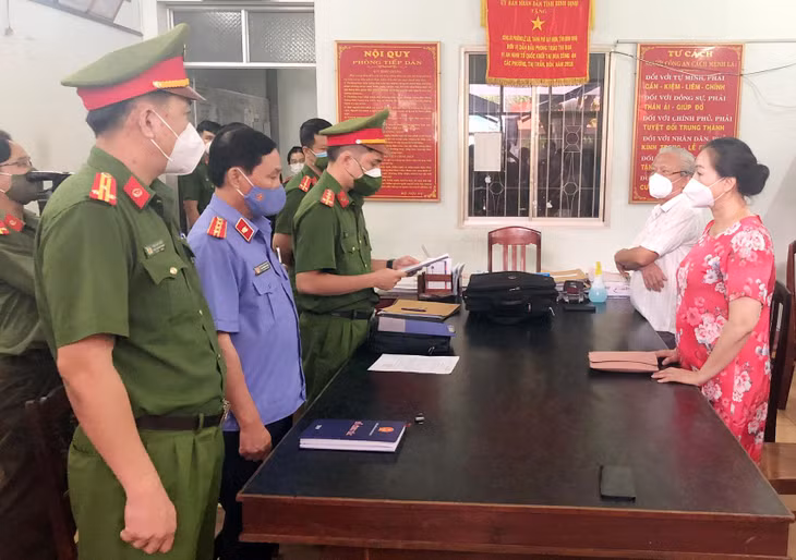 Cơ quan điều tra tống đạt quyết định khởi tố, bắt tạm giam bà Ngô Thị Điều
