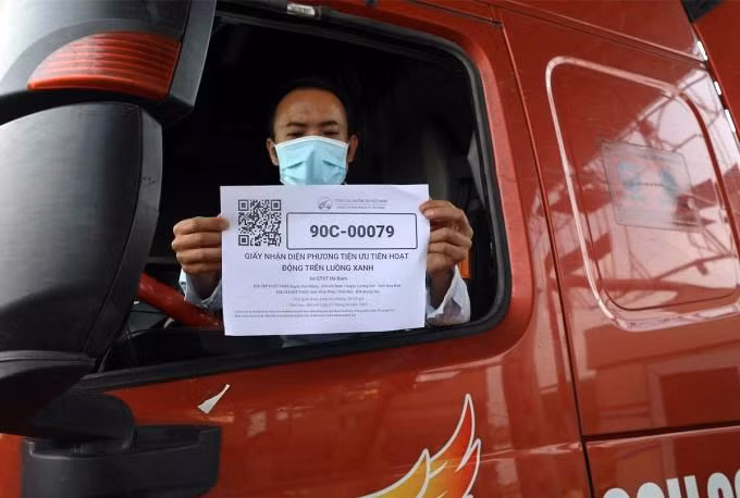 Xe chở hàng hóa nhận mã QR trên phần mềm của Bộ Công an
