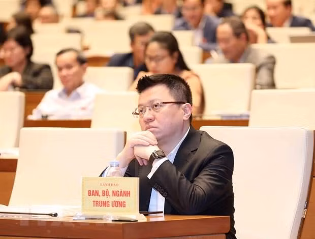 Ông Lê Quốc Minh, Ủy viên Trung ương Đảng, Bí thư Đảng ủy, Phó Tổng giám đốc TTXVN dự Hội nghị tại điểm cầu chính - Phòng họp Diên Hồng, Nhà Quốc hội, Hà Nội, chiều 27/3. Ảnh: TTXVN