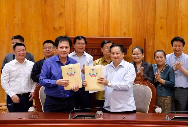 Công trình Nhà Quốc hội Lào là minh chứng hiện hữu, thực tế và sinh động, góp phần tiếp tục xây đắp tình hữu nghị đặc biệt, mối quan hệ gắn bó giữa hai dân tộc Việt Nam và Lào, xứng đáng là món quà tặng ý nghĩa, đánh dấu một bước phát triển mới trong quan hệ hữu nghị đặc biệt giữa hai dân tộc. Ảnh: Bộ Xây dựng