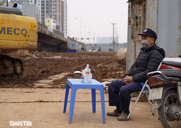 Để phòng tránh dịch bệnh Covid-19, trên công trường luôn có bàn đo thân nhiệt đối với tất cả cán bộ, công nhân viên ra vào công trường và khuyến cáo mọi người thực hiện đúng quy trình 5K của Bộ Y tế về công tác phòng chống dịch bệnh.