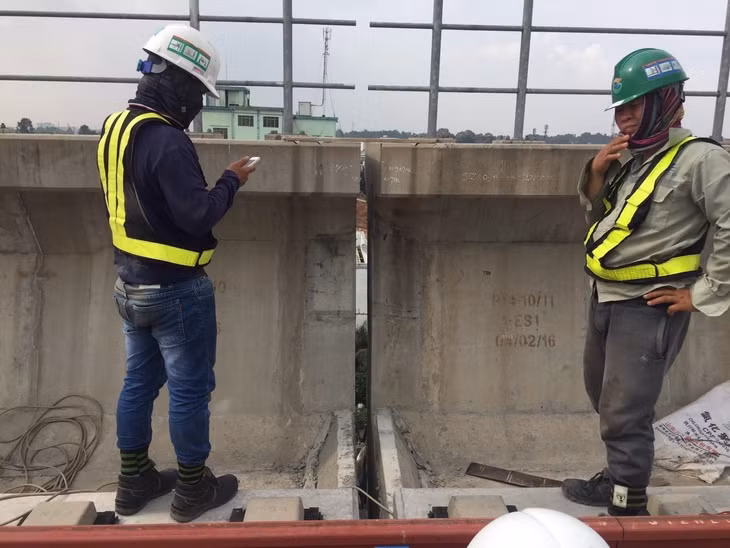 Hơn 4 tháng xảy ra sự cố gối cầu metro số 1, hiện các bên liên quan vẫn chưa xác định nguyên nhân Hơn 4 tháng xảy ra sự cố gối cầu metro số 1, hiện các bên liên quan vẫn chưa xác định nguyên nhân