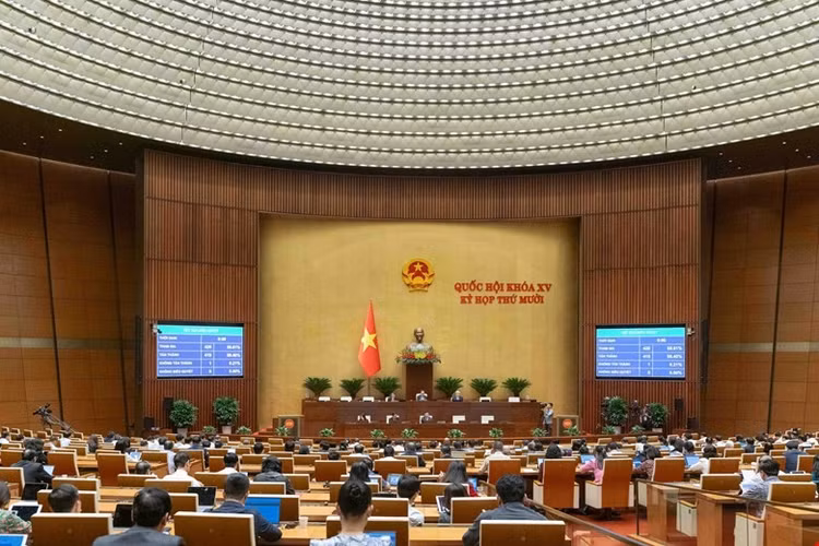 Các đại biểu biểu quyết thông qua Nghị quyết về dự toán ngân sách nhà nước năm 2026