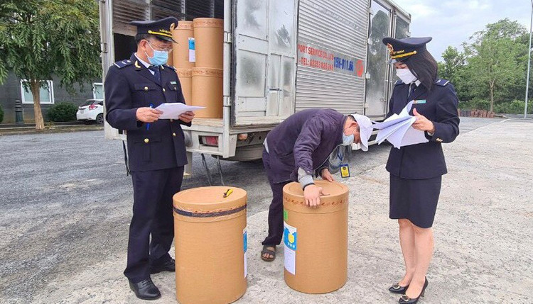 Tình trạng buôn lậu, gian lận thương mại và vận chuyển trái phép hàng hóa qua biên giới vẫn diễn biến phức tạp