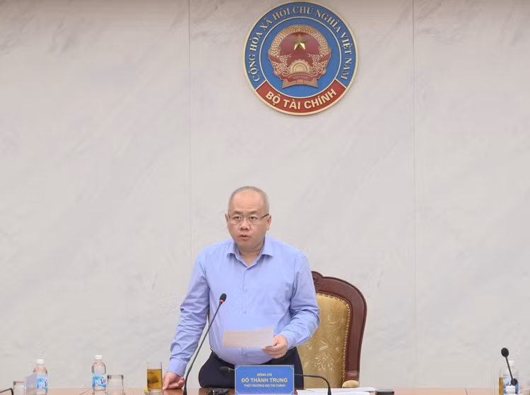 Thứ trưởng Bộ Tài chính Nguyễn Thành Trung phát biểu tại hội nghị. 