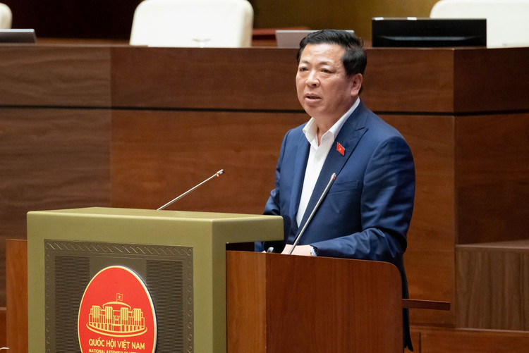 Bộ trưởng Bộ Xây dựng Trần Hồng Minh phát biểu tại phiên họp
