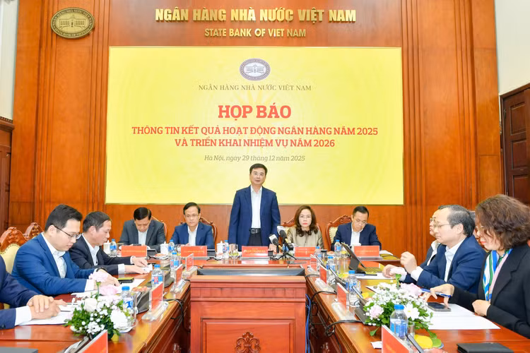 Phó Thống đốc Ngân hàng Nhà nước Phạm Thanh Hà chủ trì họp báo