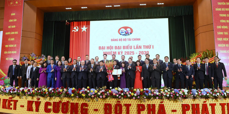 Đại hội đã công bố Quyết định chỉ định Ban Chấp hành, Ban thường vụ, Bí thư, Phó Bí thư Đảng ủy Bộ Tài chính nhiệm kỳ 2025-2030