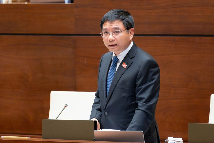 Bộ trưởng Bộ Tài chính Nguyễn Văn Thắng phát biểu giải trình trước Quốc hội