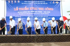 Đại diện Tổng công ty Truyền tải điện quốc gia và các đơn vị liên quan khởi công Dự án Đường dây 500kV Hải Phòng - Thái Bình (ảnh: EVNNPT)