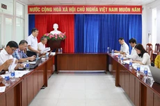 Tổng công ty Truyền tải điện quốc gia và Ban Quản lý dự án truyền tải điện làm việc với UBND phường Long Xuyên ngày 19/9 (ảnh: EVNNPT)