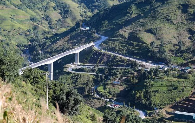 Dự án Xây dựng đường Tỉnh lộ 155 đoạn từ cầu Móng Sến đến Sa Pả (Km13+800 - Km20+272) có tổng mức đầu tư là 290 tỷ đồng